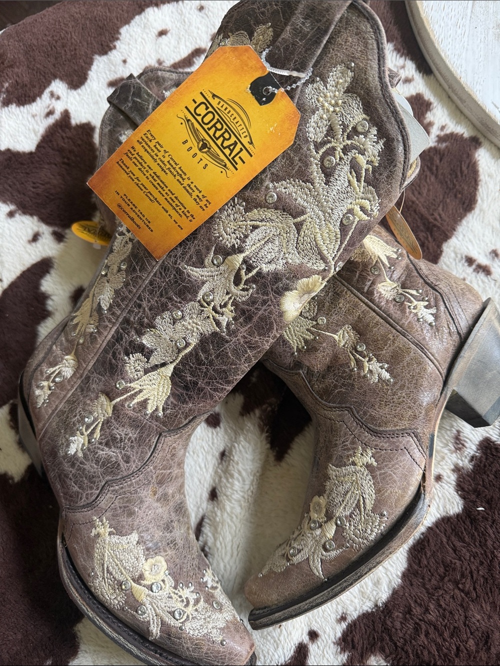 NWT Corral taupe Western Boots with ivory/Cream Floral Embroidery w/studs&bling